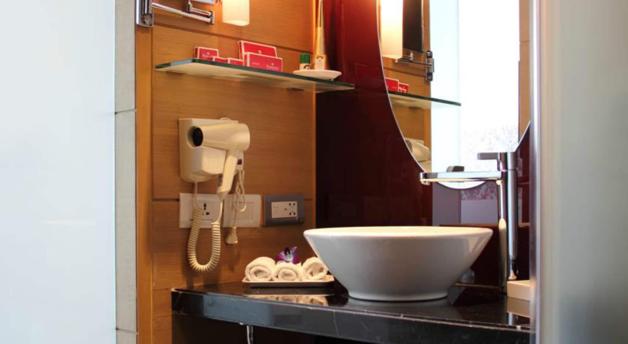 Ramada By Wyndham Navi Mumbai Hotel Buitenkant foto