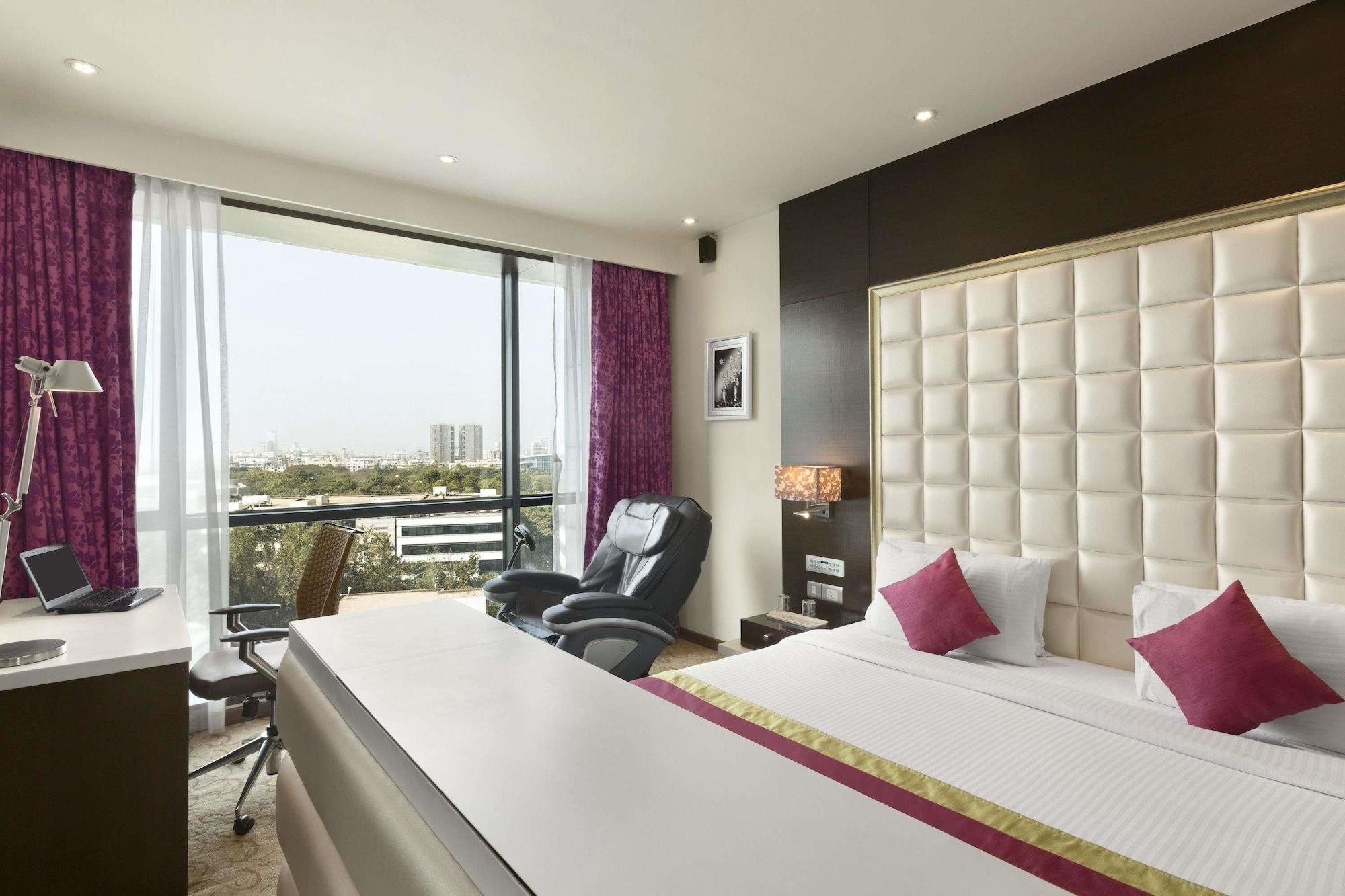 Ramada By Wyndham Navi Mumbai Hotel Buitenkant foto