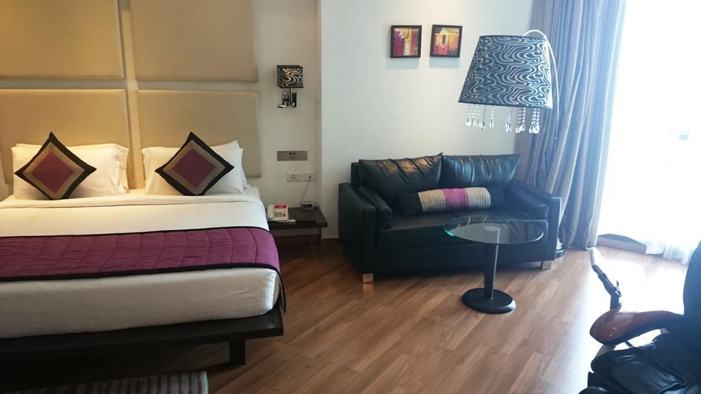 Ramada By Wyndham Navi Mumbai Hotel Buitenkant foto