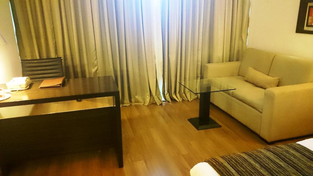 Ramada By Wyndham Navi Mumbai Hotel Buitenkant foto