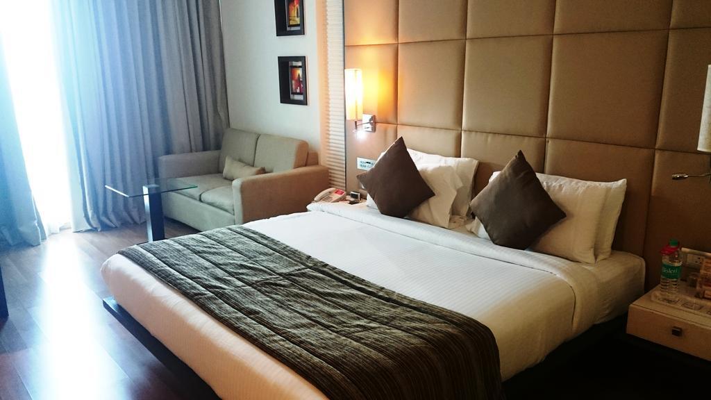 Ramada By Wyndham Navi Mumbai Hotel Buitenkant foto
