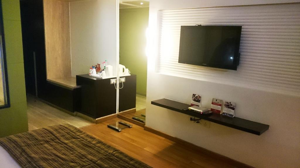 Ramada By Wyndham Navi Mumbai Hotel Buitenkant foto
