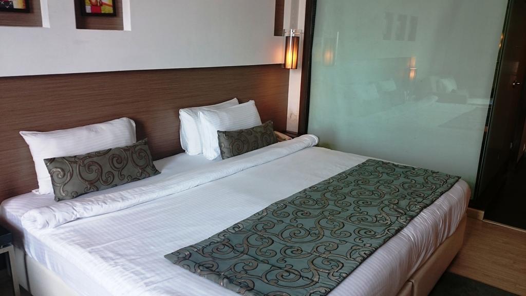 Ramada By Wyndham Navi Mumbai Hotel Buitenkant foto