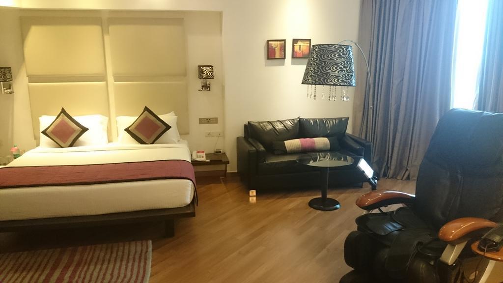 Ramada By Wyndham Navi Mumbai Hotel Buitenkant foto