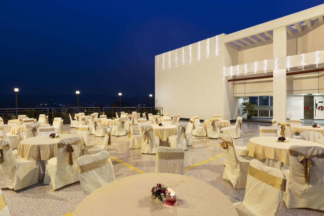 Ramada By Wyndham Navi Mumbai Hotel Buitenkant foto