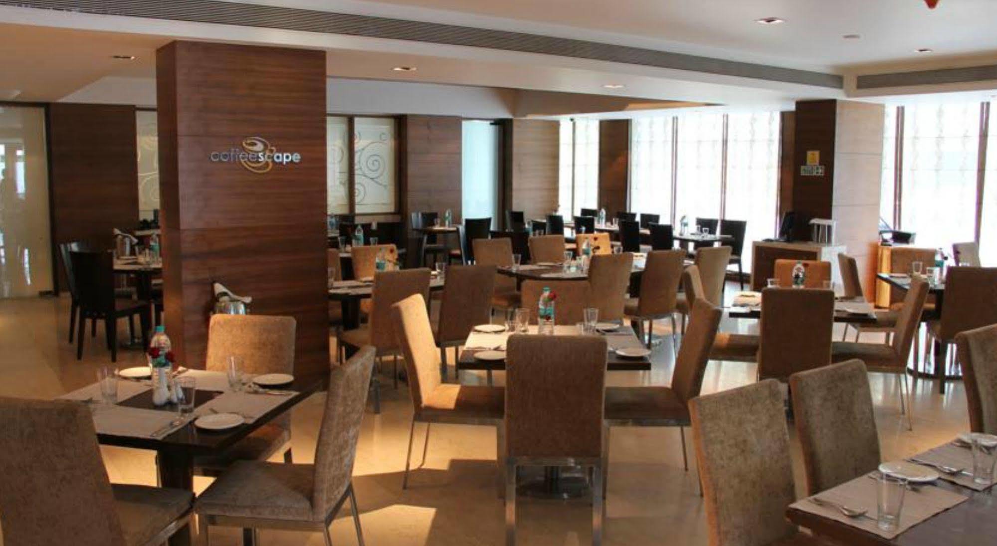 Ramada By Wyndham Navi Mumbai Hotel Buitenkant foto