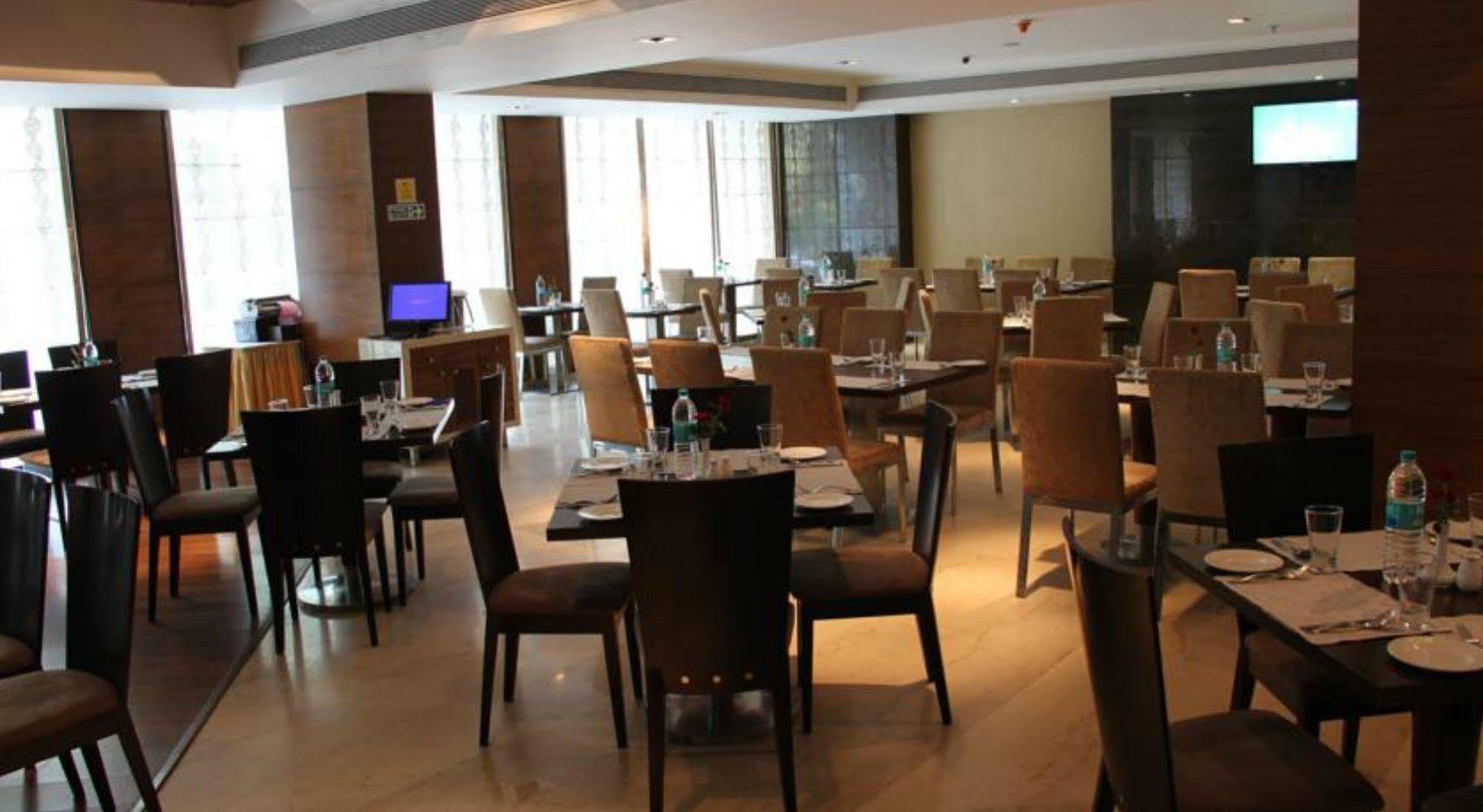 Ramada By Wyndham Navi Mumbai Hotel Buitenkant foto