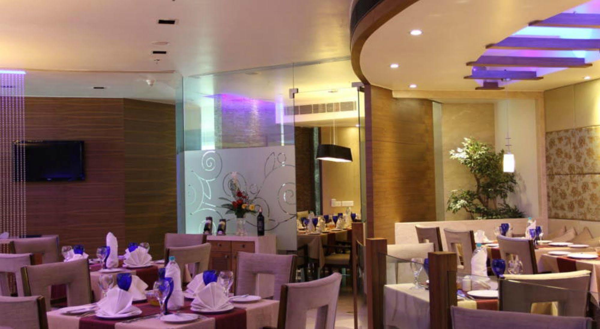 Ramada By Wyndham Navi Mumbai Hotel Buitenkant foto