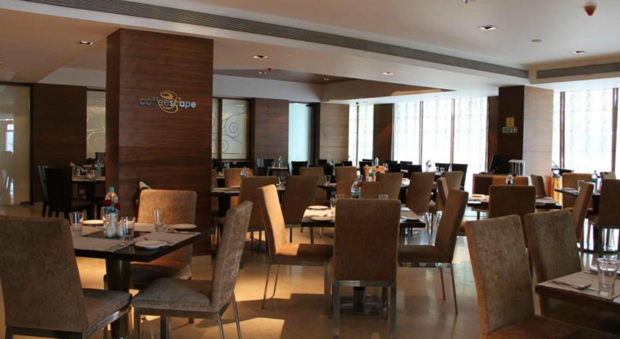 Ramada By Wyndham Navi Mumbai Hotel Buitenkant foto