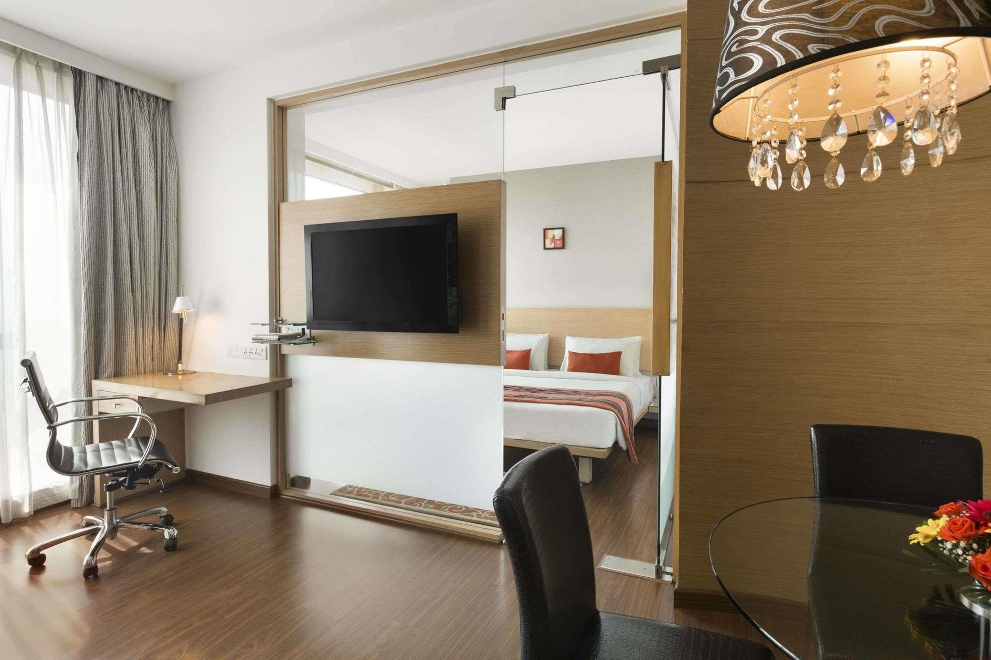 Ramada By Wyndham Navi Mumbai Hotel Buitenkant foto