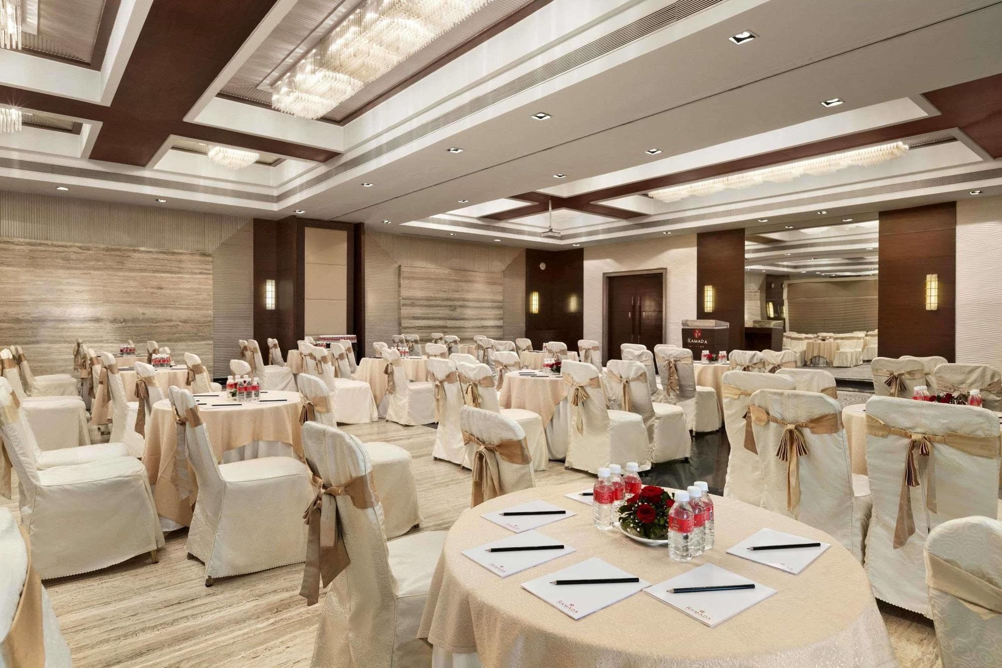 Ramada By Wyndham Navi Mumbai Hotel Buitenkant foto